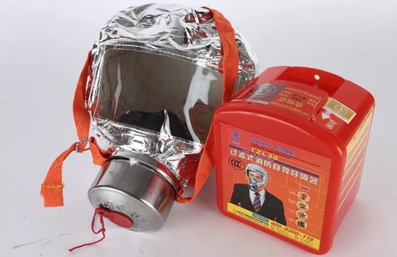 消防員點火測試當場打臉！過濾式消防自救呼吸器被輕松燒穿